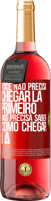 29,95 € Envio grátis | Vinho rosé Edição ROSÉ Você não precisa chegar lá primeiro, mas precisa saber como chegar lá Etiqueta Vermelha. Etiqueta personalizável Vinho jovem Colheita 2023 Tempranillo