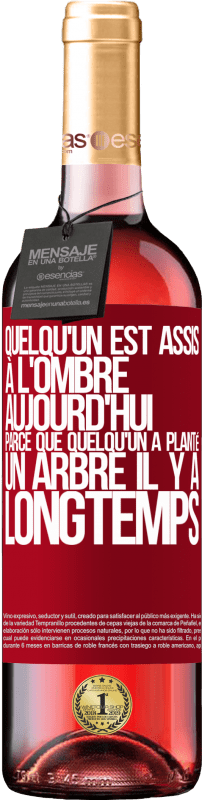 29,95 € Envoi gratuit | Vin rosé Édition ROSÉ Quelqu'un est assis à l'ombre aujourd'hui, parce que quelqu'un a planté un arbre il y a longtemps Étiquette Rouge. Étiquette personnalisable Vin jeune Récolte 2024 Tempranillo