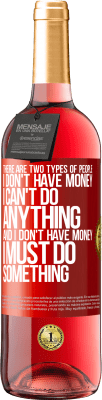 29,95 € Free Shipping | Rosé Wine ROSÉ Edition There are two types of people. I don't have money, I can't do anything and I don't have money, I must do something Red Label. Customizable label Young wine Harvest 2024 Tempranillo