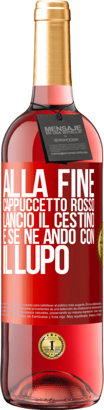 29,95 € Spedizione Gratuita | Vino rosato Edizione ROSÉ Alla fine, Cappuccetto Rosso lanciò il cestino e se ne andò con il lupo Etichetta Rossa. Etichetta personalizzabile Vino giovane Raccogliere 2024 Tempranillo