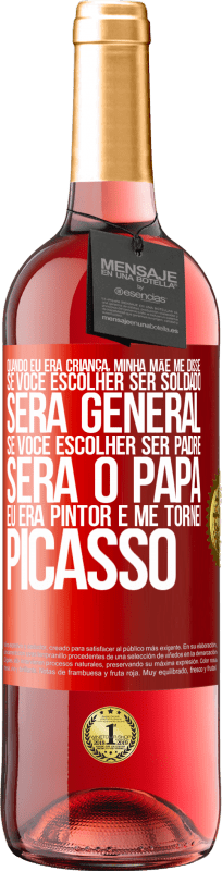 29,95 € Envio grátis | Vinho rosé Edição ROSÉ Quando eu era criança, minha mãe me disse: se você escolher ser soldado, será general Se você escolher ser padre, será o Etiqueta Vermelha. Etiqueta personalizável Vinho jovem Colheita 2024 Tempranillo