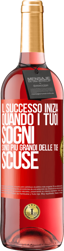 29,95 € Spedizione Gratuita | Vino rosato Edizione ROSÉ Il successo inizia quando i tuoi sogni sono più grandi delle tue scuse Etichetta Rossa. Etichetta personalizzabile Vino giovane Raccogliere 2024 Tempranillo