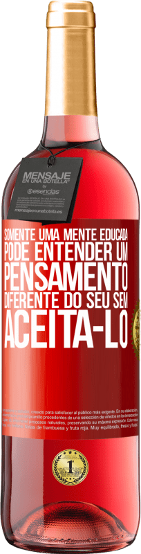 29,95 € Envio grátis | Vinho rosé Edição ROSÉ Somente uma mente educada pode entender um pensamento diferente do seu sem aceitá-lo Etiqueta Vermelha. Etiqueta personalizável Vinho jovem Colheita 2024 Tempranillo