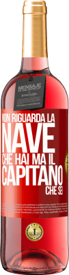 29,95 € Spedizione Gratuita | Vino rosato Edizione ROSÉ Non riguarda la nave che hai, ma il capitano che sei Etichetta Rossa. Etichetta personalizzabile Vino giovane Raccogliere 2024 Tempranillo