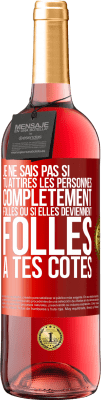 29,95 € Envoi gratuit | Vin rosé Édition ROSÉ Je ne sais pas si tu attires les personnes complètement folles ou si elles deviennent folles à tes côtés Étiquette Rouge. Étiquette personnalisable Vin jeune Récolte 2024 Tempranillo