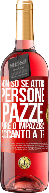 29,95 € Spedizione Gratuita | Vino rosato Edizione ROSÉ Non so se attiri persone pazze pure o impazzisci accanto a te Etichetta Rossa. Etichetta personalizzabile Vino giovane Raccogliere 2024 Tempranillo