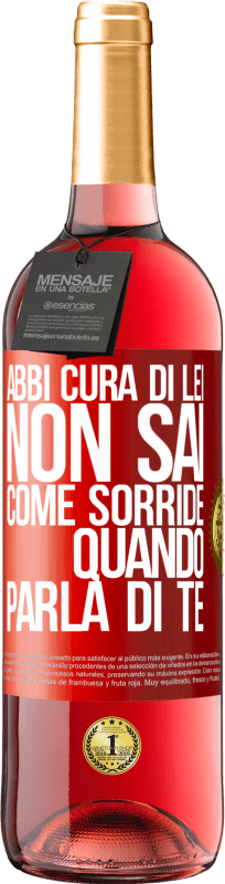 29,95 € Spedizione Gratuita | Vino rosato Edizione ROSÉ Abbi cura di lei. Non sai come sorride quando parla di te Etichetta Rossa. Etichetta personalizzabile Vino giovane Raccogliere 2024 Tempranillo