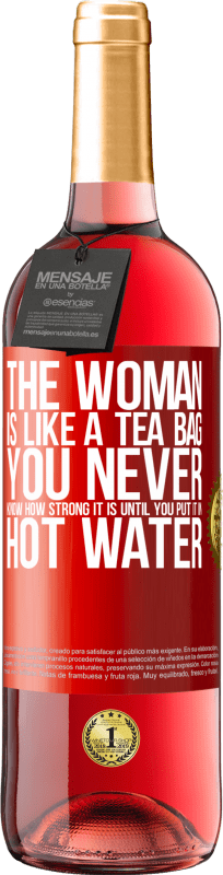 29,95 € 送料無料 | ロゼワイン ROSÉエディション 女性はティーバッグのようなものです。お湯に入れるまで、それがどれほど強いかはわからない 赤いタグ. カスタマイズ可能なラベル 若いワイン 収穫 2024 Tempranillo