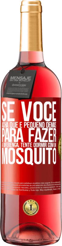 29,95 € Envio grátis | Vinho rosé Edição ROSÉ Se você acha que é pequeno demais para fazer a diferença, tente dormir com um mosquito Etiqueta Vermelha. Etiqueta personalizável Vinho jovem Colheita 2024 Tempranillo