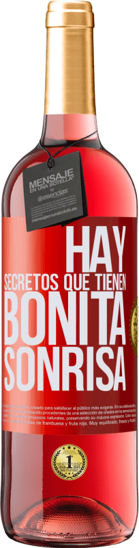 29,95 € Envío gratis | Vino Rosado Edición ROSÉ Hay secretos que tienen bonita sonrisa Etiqueta Roja. Etiqueta personalizable Vino joven Cosecha 2023 Tempranillo