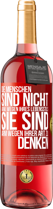 29,95 € Kostenloser Versand | Roséwein ROSÉ Ausgabe Die Menschen sind nicht arm, wegen ihres Lebensstils, sie sind arm, wegen ihrer Art zu denken Rote Markierung. Anpassbares Etikett Junger Wein Ernte 2024 Tempranillo