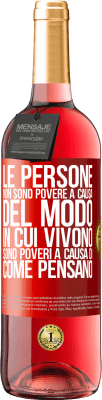 29,95 € Spedizione Gratuita | Vino rosato Edizione ROSÉ Le persone non sono povere a causa del modo in cui vivono. È povero a causa di come pensa Etichetta Rossa. Etichetta personalizzabile Vino giovane Raccogliere 2023 Tempranillo