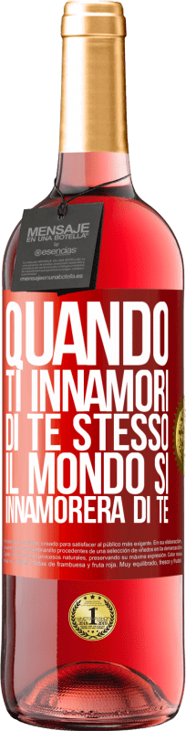 29,95 € Spedizione Gratuita | Vino rosato Edizione ROSÉ Quando ti innamori di te stesso, il mondo si innamorerà di te Etichetta Rossa. Etichetta personalizzabile Vino giovane Raccogliere 2024 Tempranillo