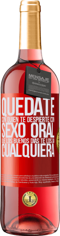 29,95 € Envío gratis | Vino Rosado Edición ROSÉ Quédate con quien te despierte con sexo oral, que los buenos días te los da cualquiera Etiqueta Roja. Etiqueta personalizable Vino joven Cosecha 2024 Tempranillo