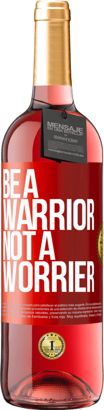 29,95 € 免费送货 | 桃红葡萄酒 ROSÉ版 Be a warrior, not a worrier 红色标签. 可自定义的标签 青年酒 收成 2023 Tempranillo