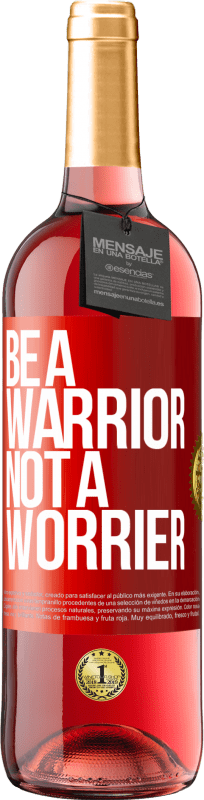 29,95 € 免费送货 | 桃红葡萄酒 ROSÉ版 Be a warrior, not a worrier 红色标签. 可自定义的标签 青年酒 收成 2024 Tempranillo