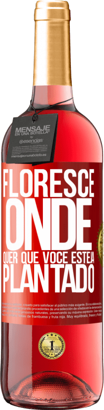 29,95 € Envio grátis | Vinho rosé Edição ROSÉ Floresce onde quer que você esteja plantado Etiqueta Vermelha. Etiqueta personalizável Vinho jovem Colheita 2024 Tempranillo