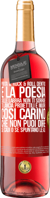 29,95 € Spedizione Gratuita | Vino rosato Edizione ROSÉ Porta il Rock & Roll dentro e la poesia sulle labbra. Non ti sorride, ti lancia proiettili e muori così carino che non puoi Etichetta Rossa. Etichetta personalizzabile Vino giovane Raccogliere 2024 Tempranillo