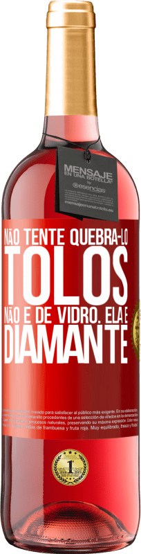 29,95 € Envio grátis | Vinho rosé Edição ROSÉ Não tente quebrá-lo, tolos, não é de vidro. Ela é diamante Etiqueta Vermelha. Etiqueta personalizável Vinho jovem Colheita 2024 Tempranillo