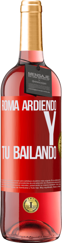 29,95 € Envío gratis | Vino Rosado Edición ROSÉ Roma ardiendo y tú bailando Etiqueta Roja. Etiqueta personalizable Vino joven Cosecha 2024 Tempranillo