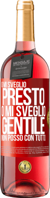 29,95 € Spedizione Gratuita | Vino rosato Edizione ROSÉ O mi sveglio presto, o mi sveglio gentile, non posso con tutto Etichetta Rossa. Etichetta personalizzabile Vino giovane Raccogliere 2024 Tempranillo