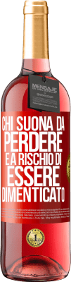 29,95 € Spedizione Gratuita | Vino rosato Edizione ROSÉ Chi suona da perdere è a rischio di essere dimenticato Etichetta Rossa. Etichetta personalizzabile Vino giovane Raccogliere 2024 Tempranillo