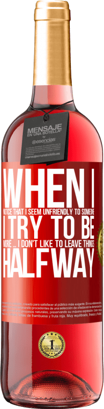 29,95 € 送料無料 | ロゼワイン ROSÉエディション 誰かが私を好きだと気づいたとき、私は彼をもっと好きにしようとします...私は物事を途中で残したくない 赤いタグ. カスタマイズ可能なラベル 若いワイン 収穫 2025 Tempranillo