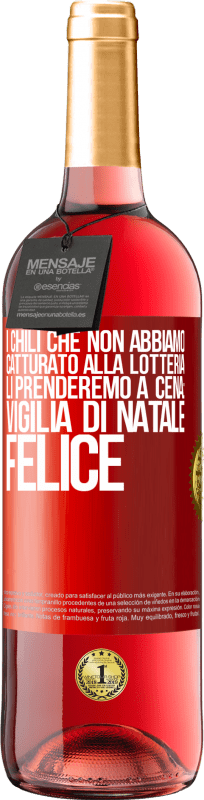 29,95 € Spedizione Gratuita | Vino rosato Edizione ROSÉ I chili che non abbiamo catturato alla lotteria, li prenderemo a cena: vigilia di Natale felice Etichetta Rossa. Etichetta personalizzabile Vino giovane Raccogliere 2024 Tempranillo