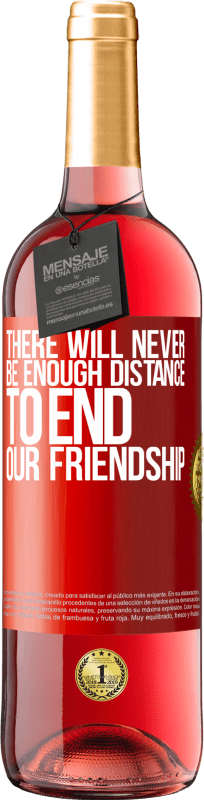 29,95 € 免费送货 | 桃红葡萄酒 ROSÉ版 永远没有足够的距离来结束我们的友谊 红色标签. 可自定义的标签 青年酒 收成 2023 Tempranillo