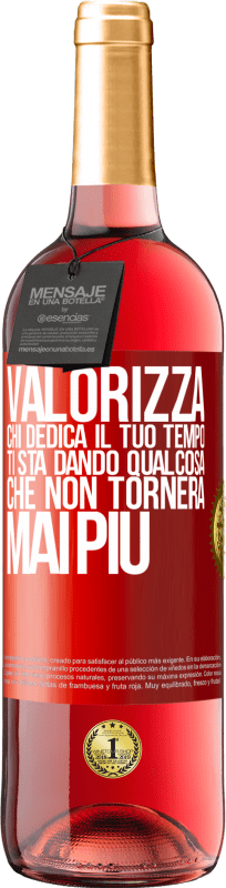 29,95 € Spedizione Gratuita | Vino rosato Edizione ROSÉ Valorizza chi dedica il tuo tempo. Ti sta dando qualcosa che non tornerà mai più Etichetta Rossa. Etichetta personalizzabile Vino giovane Raccogliere 2024 Tempranillo