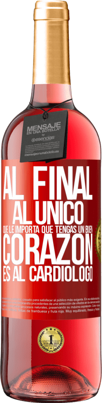 29,95 € Envío gratis | Vino Rosado Edición ROSÉ Al final, al único que le importa que tengas un buen corazón es al cardiólogo Etiqueta Roja. Etiqueta personalizable Vino joven Cosecha 2023 Tempranillo