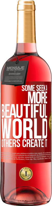 29,95 € 送料無料 | ロゼワイン ROSÉエディション より美しい世界を求める人もいれば、それを作り出す人もいます 赤いタグ. カスタマイズ可能なラベル 若いワイン 収穫 2023 Tempranillo