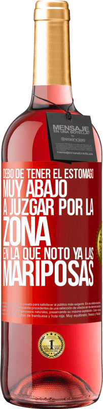 29,95 € Envío gratis | Vino Rosado Edición ROSÉ Debo de tener el estómago muy abajo a juzgar por la zona en la que noto ya las mariposas Etiqueta Roja. Etiqueta personalizable Vino joven Cosecha 2024 Tempranillo