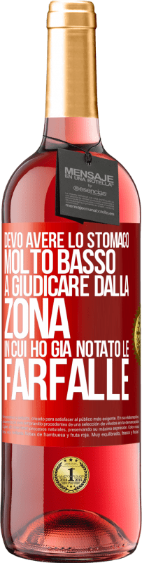 29,95 € Spedizione Gratuita | Vino rosato Edizione ROSÉ Devo avere lo stomaco molto basso a giudicare dalla zona in cui ho già notato le farfalle Etichetta Rossa. Etichetta personalizzabile Vino giovane Raccogliere 2023 Tempranillo