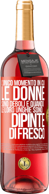 29,95 € Spedizione Gratuita | Vino rosato Edizione ROSÉ L'unico momento in cui le donne sono deboli è quando le loro unghie sono dipinte di fresco Etichetta Rossa. Etichetta personalizzabile Vino giovane Raccogliere 2023 Tempranillo