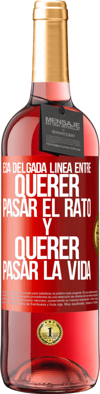 29,95 € Envío gratis | Vino Rosado Edición ROSÉ Esa delgada línea entre querer pasar el rato y querer pasar la vida Etiqueta Roja. Etiqueta personalizable Vino joven Cosecha 2023 Tempranillo