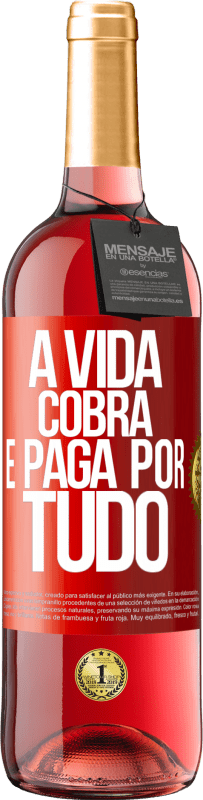 29,95 € Envio grátis | Vinho rosé Edição ROSÉ A vida cobra e paga por tudo Etiqueta Vermelha. Etiqueta personalizável Vinho jovem Colheita 2023 Tempranillo