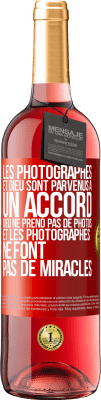 29,95 € Envoi gratuit | Vin rosé Édition ROSÉ Les photographes et Dieu sont parvenus à un accord. Dieu ne prend pas de photos et les photographes ne font pas de miracles Étiquette Rouge. Étiquette personnalisable Vin jeune Récolte 2023 Tempranillo