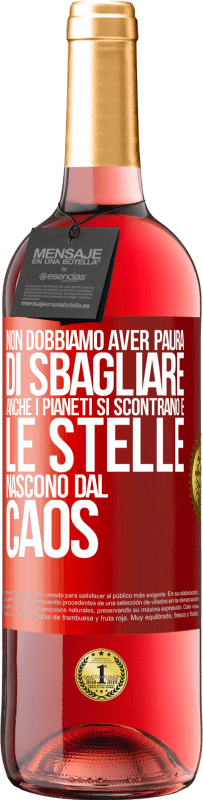 29,95 € Spedizione Gratuita | Vino rosato Edizione ROSÉ Non dobbiamo aver paura di sbagliare, anche i pianeti si scontrano e le stelle nascono dal caos Etichetta Rossa. Etichetta personalizzabile Vino giovane Raccogliere 2024 Tempranillo