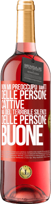 29,95 € Spedizione Gratuita | Vino rosato Edizione ROSÉ Non mi preoccupo tanto delle persone cattive, ma del terribile silenzio delle persone buone Etichetta Rossa. Etichetta personalizzabile Vino giovane Raccogliere 2024 Tempranillo