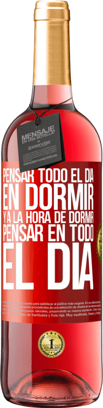 29,95 € Envío gratis | Vino Rosado Edición ROSÉ Pensar todo el día en dormir y a la hora de dormir pensar en todo el día Etiqueta Roja. Etiqueta personalizable Vino joven Cosecha 2023 Tempranillo