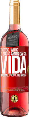 29,95 € Envio grátis | Vinho rosé Edição ROSÉ TOC Toc. Who? Eu sou o amor da sua vida. Impossível chocolate não fala Etiqueta Vermelha. Etiqueta personalizável Vinho jovem Colheita 2024 Tempranillo