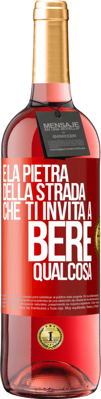 29,95 € Spedizione Gratuita | Vino rosato Edizione ROSÉ E la pietra della strada che ti invita a bere qualcosa Etichetta Rossa. Etichetta personalizzabile Vino giovane Raccogliere 2023 Tempranillo