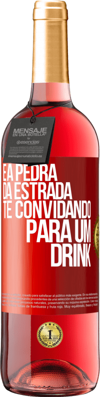 29,95 € Envio grátis | Vinho rosé Edição ROSÉ E a pedra da estrada te convidando para um drink Etiqueta Vermelha. Etiqueta personalizável Vinho jovem Colheita 2024 Tempranillo