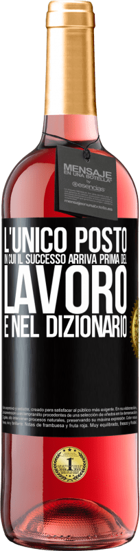 29,95 € Spedizione Gratuita | Vino rosato Edizione ROSÉ L'unico posto in cui il successo arriva prima del lavoro è nel dizionario Etichetta Nera. Etichetta personalizzabile Vino giovane Raccogliere 2024 Tempranillo