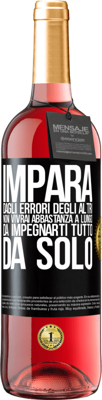 29,95 € Spedizione Gratuita | Vino rosato Edizione ROSÉ Impara dagli errori degli altri, non vivrai abbastanza a lungo da impegnarti tutto da solo Etichetta Nera. Etichetta personalizzabile Vino giovane Raccogliere 2024 Tempranillo