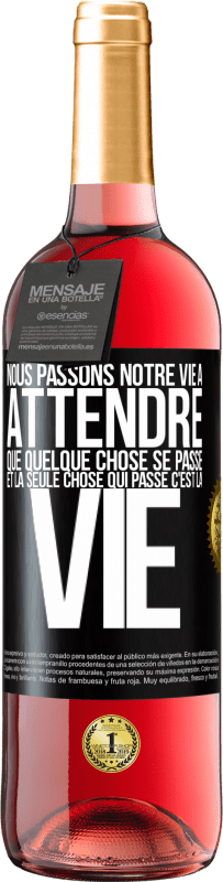 29,95 € Envoi gratuit | Vin rosé Édition ROSÉ Nous passons notre vie à attendre que quelque chose se passe et la seule chose qui passe c'est la vie Étiquette Noire. Étiquette personnalisable Vin jeune Récolte 2024 Tempranillo