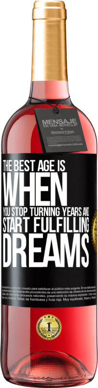 29,95 € 免费送货 | 桃红葡萄酒 ROSÉ版 最好的年龄是当你停止岁月而开始实现梦想时 黑标. 可自定义的标签 青年酒 收成 2023 Tempranillo