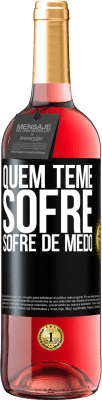 29,95 € Envio grátis | Vinho rosé Edição ROSÉ Quem teme sofre, sofre de medo Etiqueta Preta. Etiqueta personalizável Vinho jovem Colheita 2023 Tempranillo