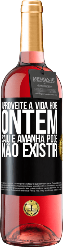 29,95 € Envio grátis | Vinho rosé Edição ROSÉ Aproveite a vida hoje ontem saiu e amanhã pode não existir Etiqueta Preta. Etiqueta personalizável Vinho jovem Colheita 2024 Tempranillo